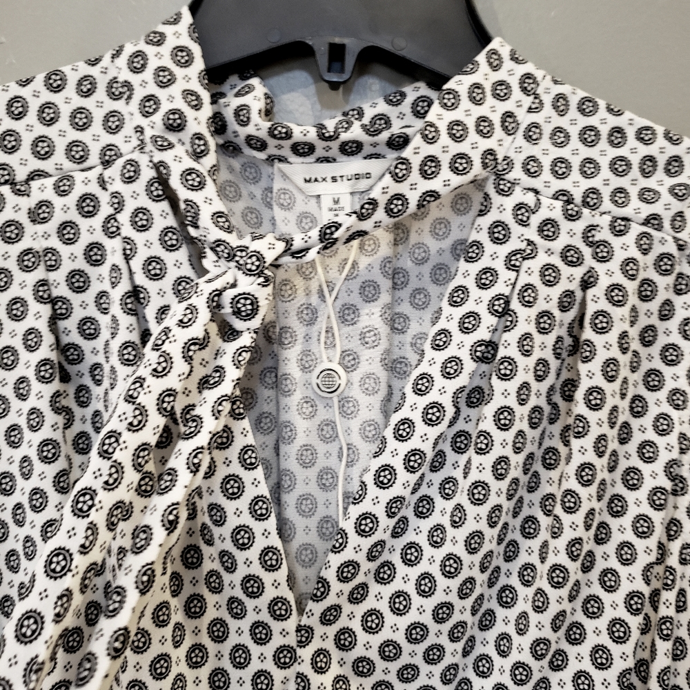 Max Studio Dressy Sleeveless Top - Picture 4 of 6